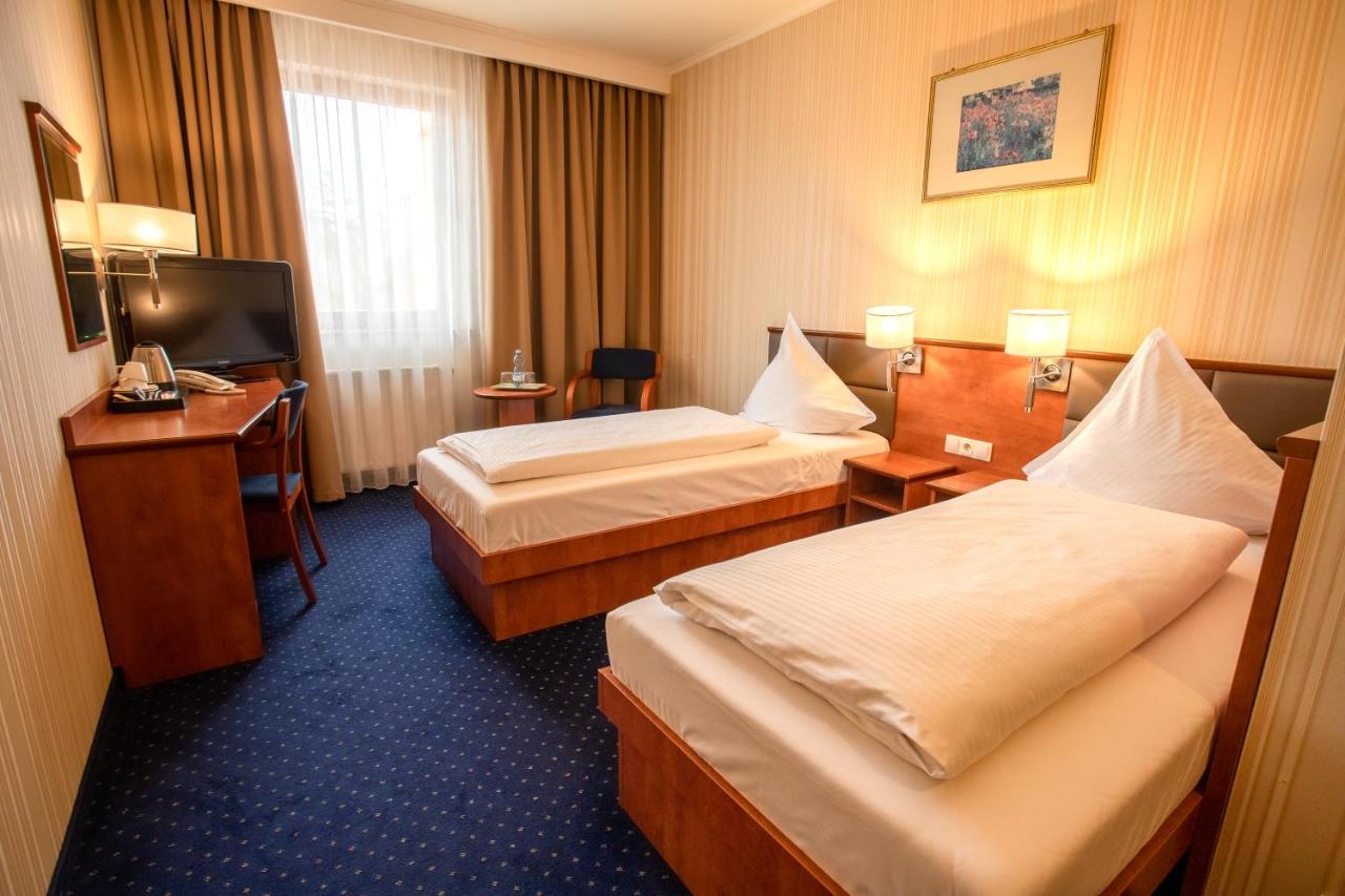 Business Hotel Vega Wroclaw Exterior photo