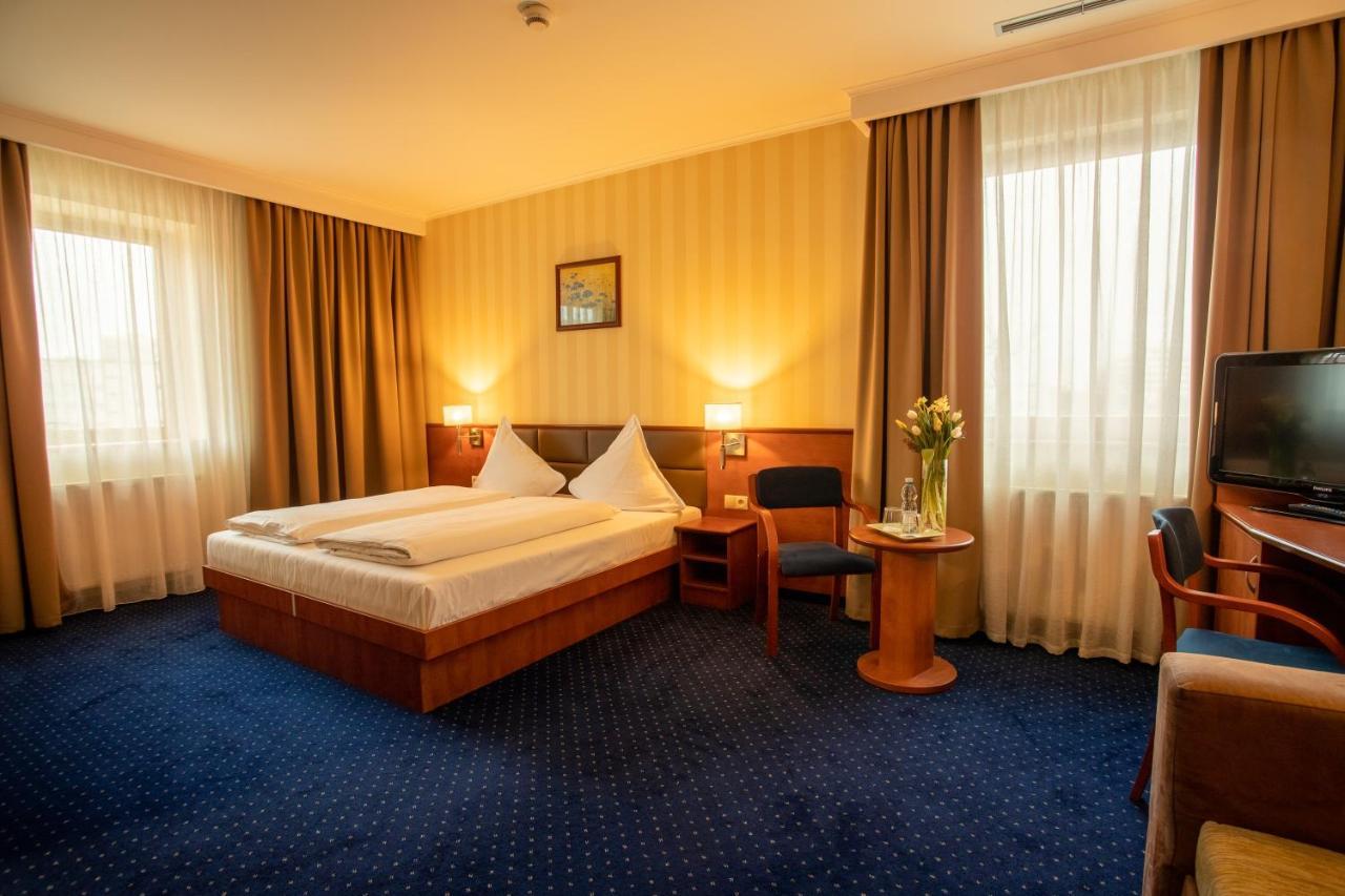 Business Hotel Vega Wroclaw Exterior photo