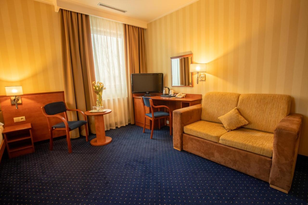 Business Hotel Vega Wroclaw Exterior photo