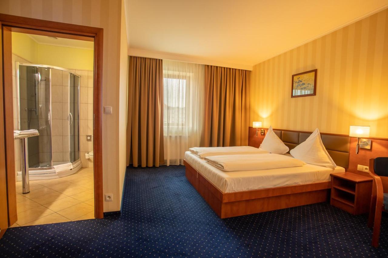 Business Hotel Vega Wroclaw Exterior photo