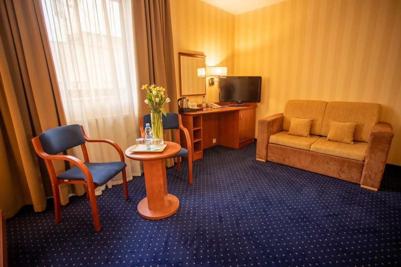 Business Hotel Vega Wroclaw Exterior photo