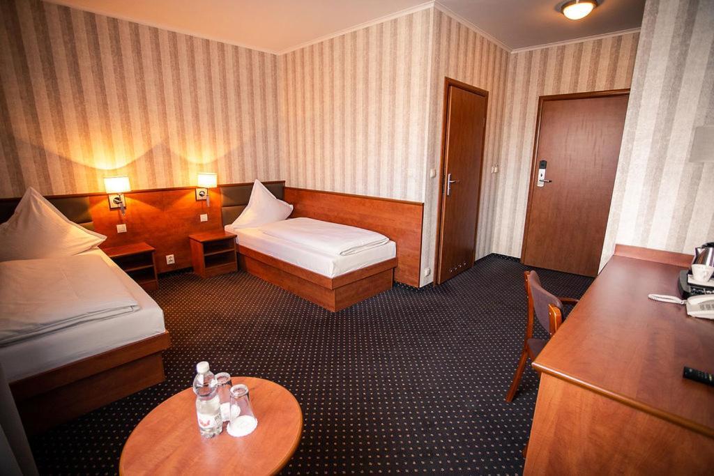 Business Hotel Vega Wroclaw Exterior photo